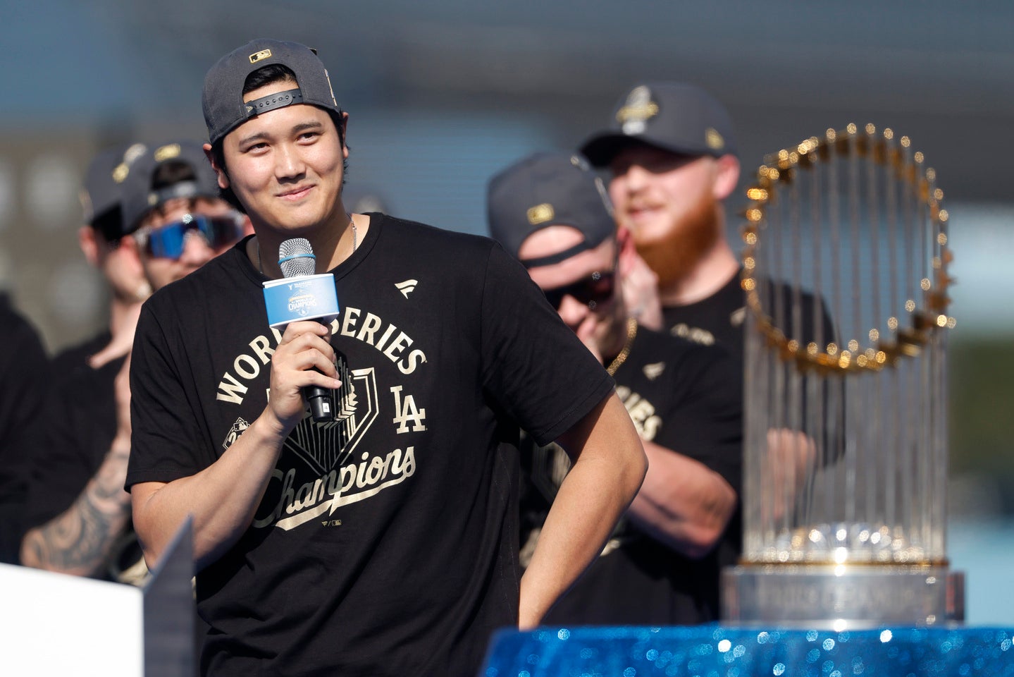 ドジャースの優勝セレモニーに参加した大谷。SNSにアップした写真がファンの関心を集めている。（C）Getty Images