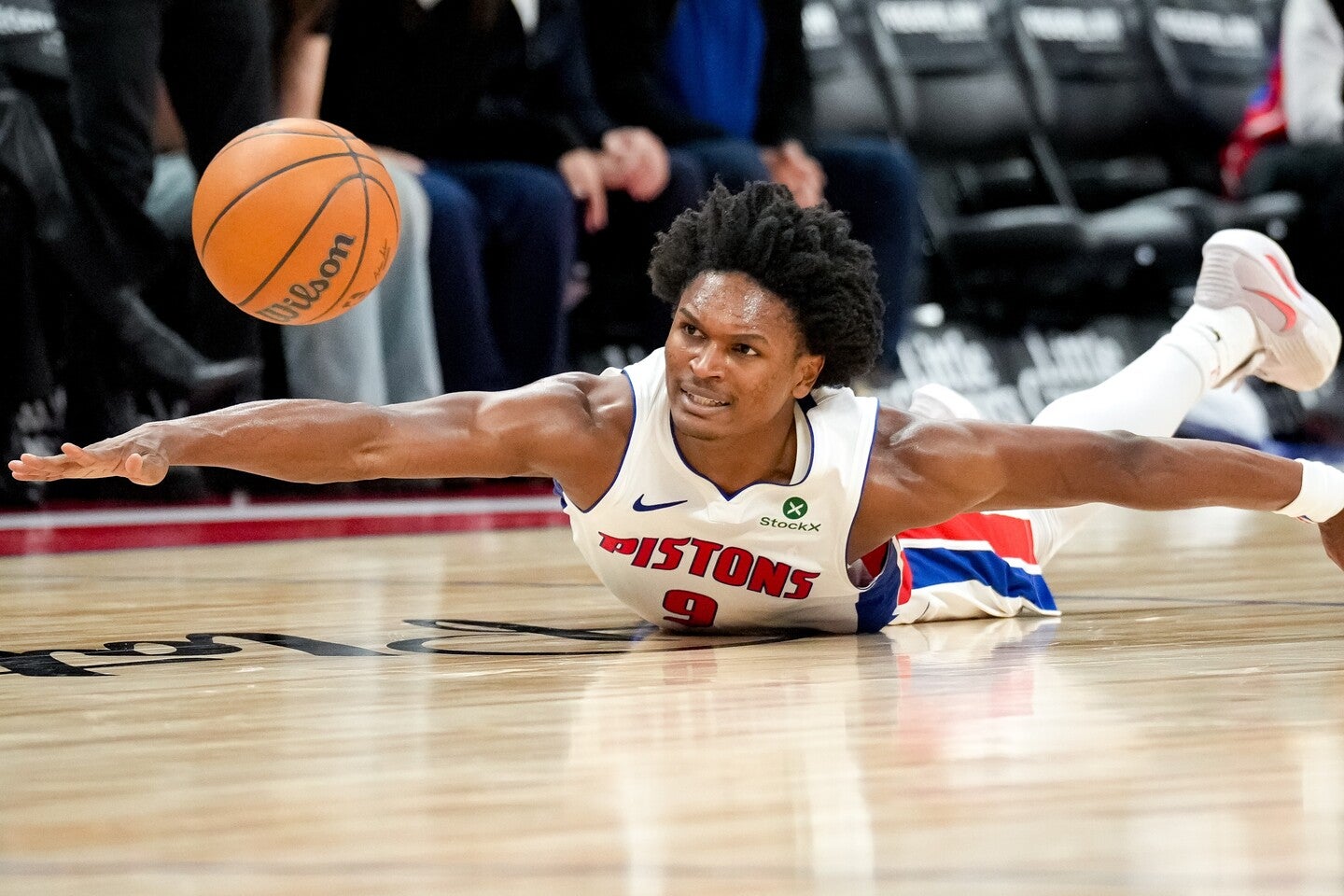 １年目にNBA史上ワーストの28連敗を経験したトンプソンが、ピストンズ復活の経緯を綴った。(C)Getty Images