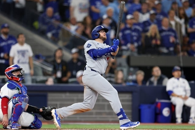 POで３本のアーチを描いたマンシー。(C)Getty Images