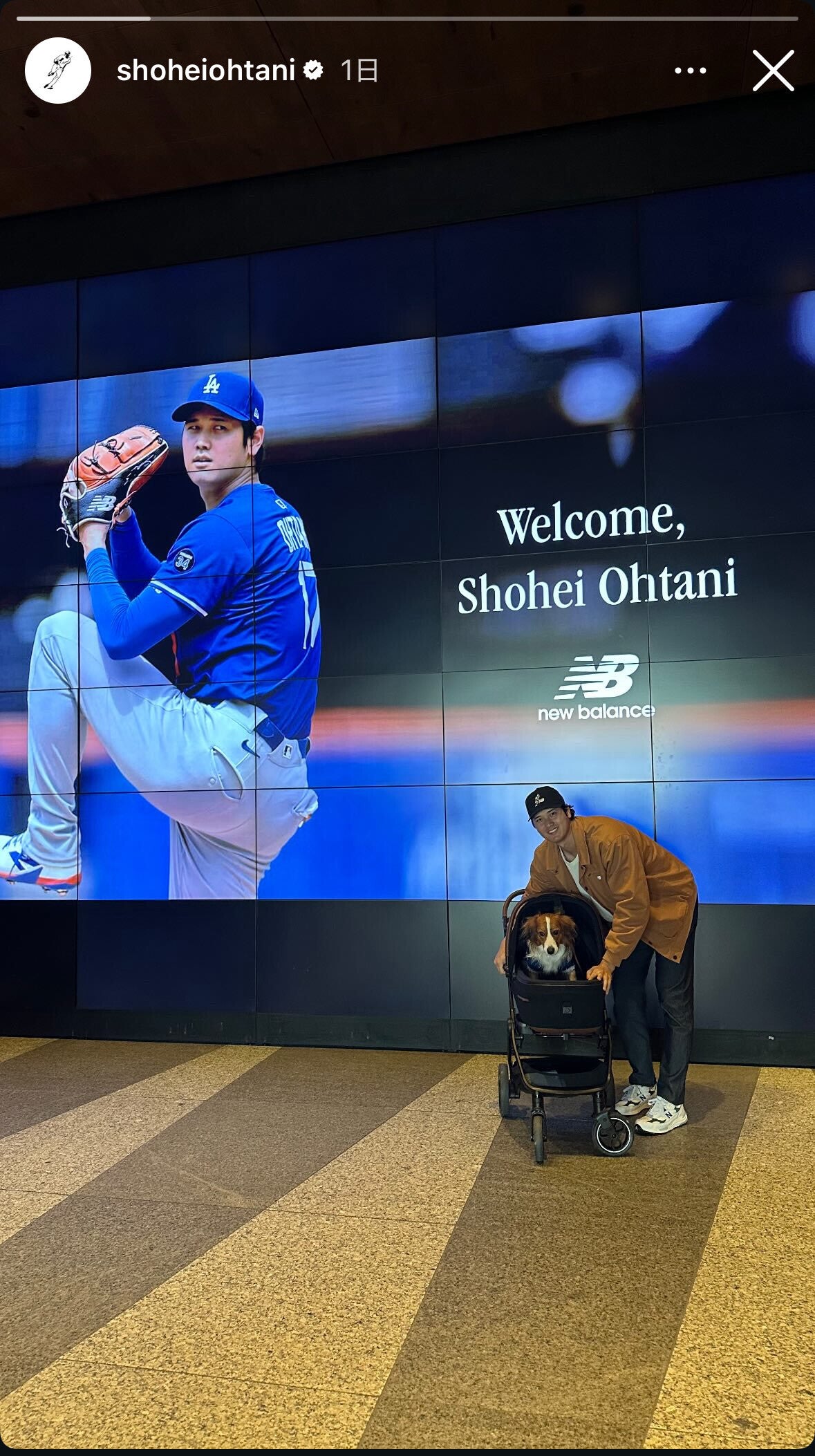 愛犬デコピンを連れてニューバランス社を訪れた大谷翔平。写真：大谷のSNSのスクリーンショット（＠ shoheiohtani）
