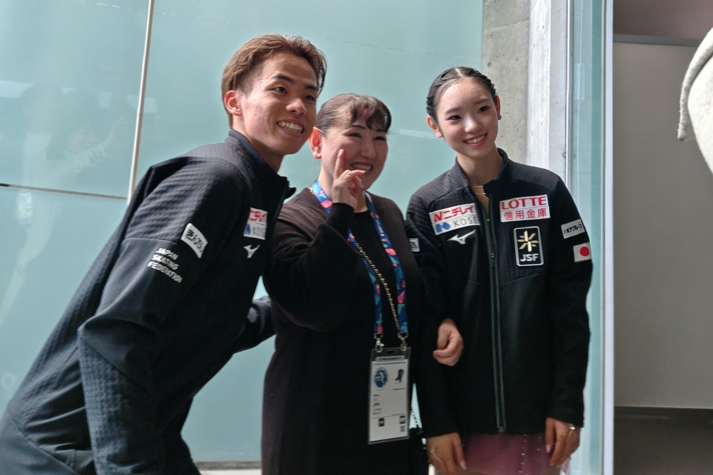 GP過去最高４位になった“ゆなすみ”。伊藤みどり（中央）氏も称賛し、記念撮影に収まった。(C)THE DIGEST