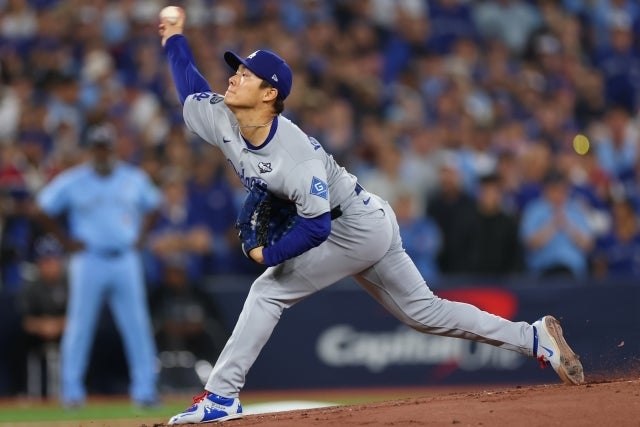 WS第７戦で“中０日登板”で勝利投手になった山本。(C)Getty Images