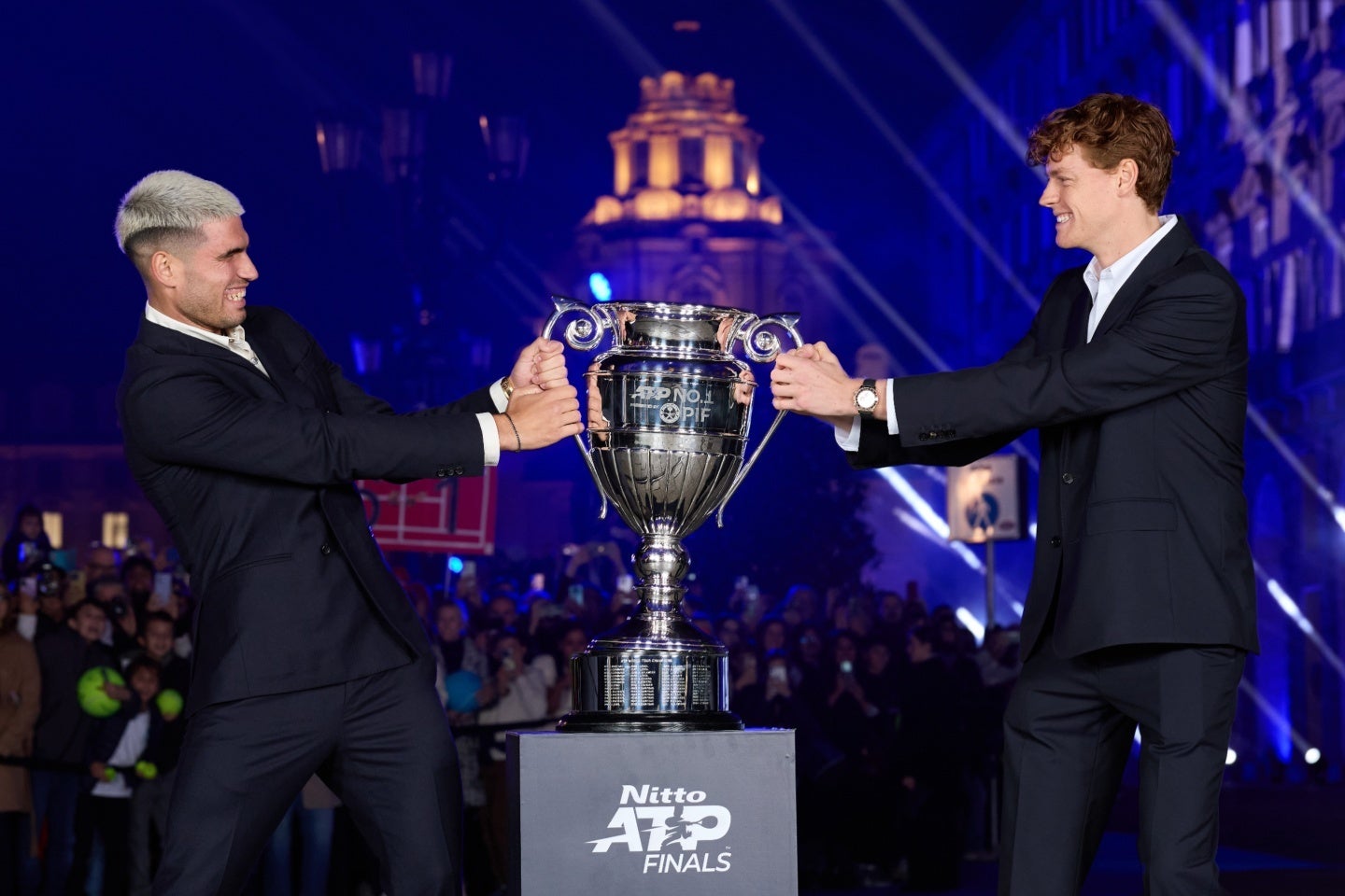 シナー（右）が最終戦の連覇と年間１位を懸け、強い意気込みを示した。アルカラス（左）とのライバル関係については「特別なモチベーション」と語っている。（C）Getty Images