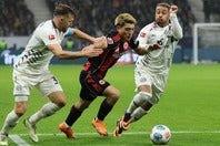 ふたりのDFの間を華麗に抜けて完璧なゴールを奪った堂安。(C)Getty Images