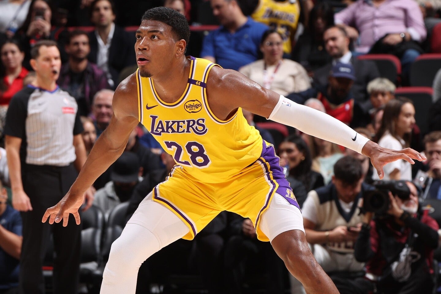 八村の守備面の成長をスマートが称賛した。(C)Getty Images