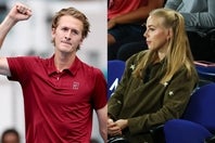 元全豪王者の父とプロゴルファーの姉を持つコルダ（左）が、サッカーのレジェンドであるネドベドの娘イバナさん（右）と婚約した。(C)Getty Images