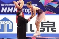 日本女子フィギュア界の大物がメダルプレゼンターを務めた。写真：梅月智史（THE DIGEST写真部）