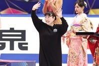 NHK杯の女子シングル、メダルプレゼンターを務めた伊藤みどり氏。写真：梅月智史（THE DIGEST写真部）