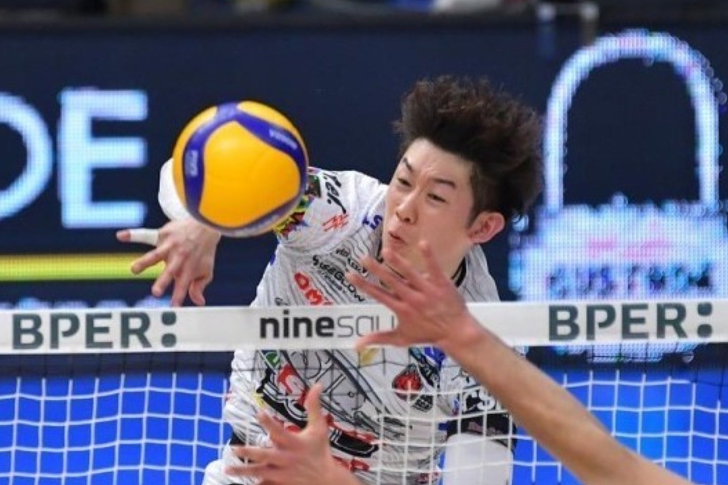 劣勢から石川の強打が炸裂。逆転勝利の起爆剤になった。画像提供:Sir Susa Scai Perugia