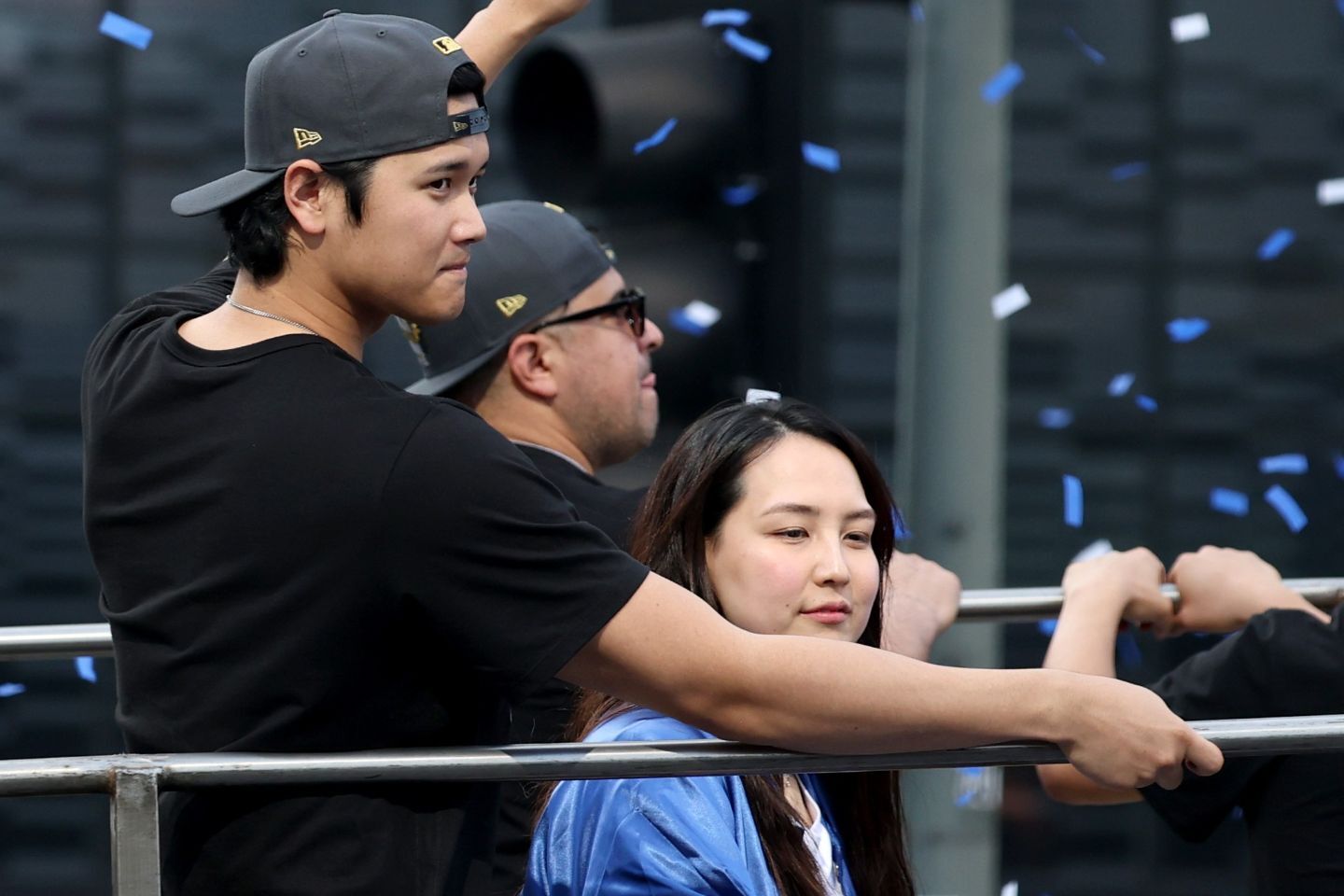 フリーマン夫妻が大谷のMVPを祝福。優勝パレードの際の写真を共有した。(C) Getty Images
