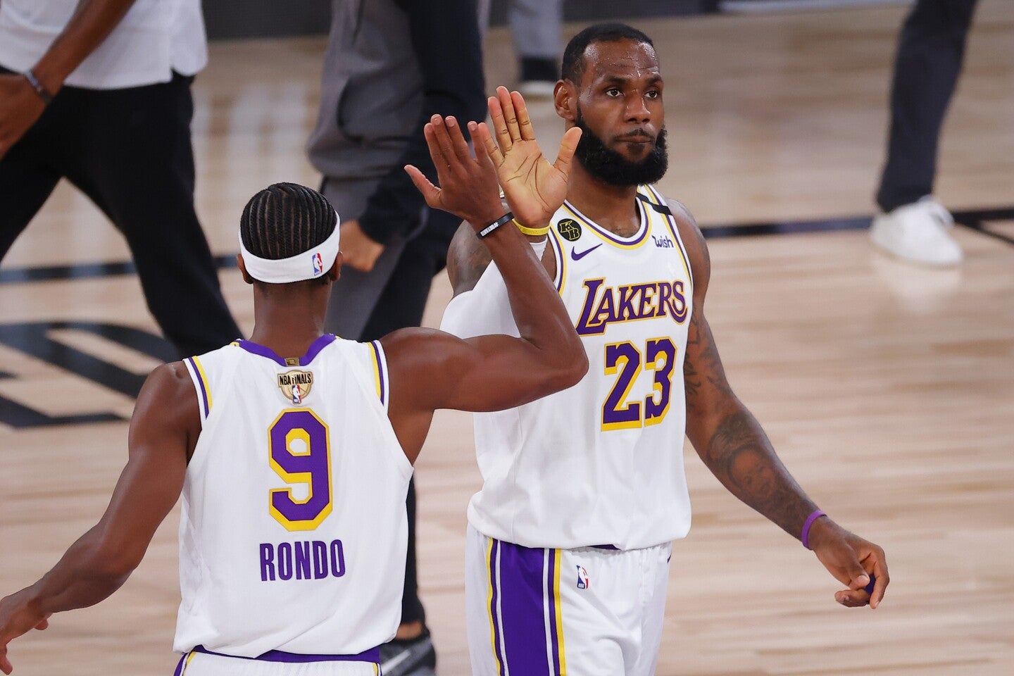 ロンド(左)はレブロン(右)と、キャリア前半はライバルとして、後半は味方として優勝を経験した。(C)Getty Images