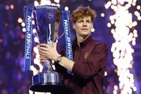 「ATPファイナルズ」連覇は史上９人目の快挙となったシナー。室内ハードコートでは連勝を31に伸ばし、その圧倒的な強さを示した。（C）Getty Images