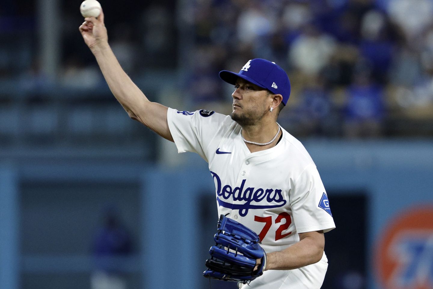 ４月12日の試合で救援登板したロハス。モノマネ投球でスタジアムを沸かせた。(C) Getty Images