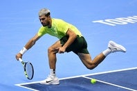 最終戦の決勝で敗れたアルカラスは、試合中のハムストリング負傷を明かしつつも言い訳はせずシナーを称賛。休む間もなくデ杯参戦を見据え、状態確認の検査に入る。（C）Getty Images