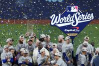 ワールドシリーズ連覇を達成したドジャース。ライバル球団の専門メディアも、その強さに注目している。(C) Getty Images