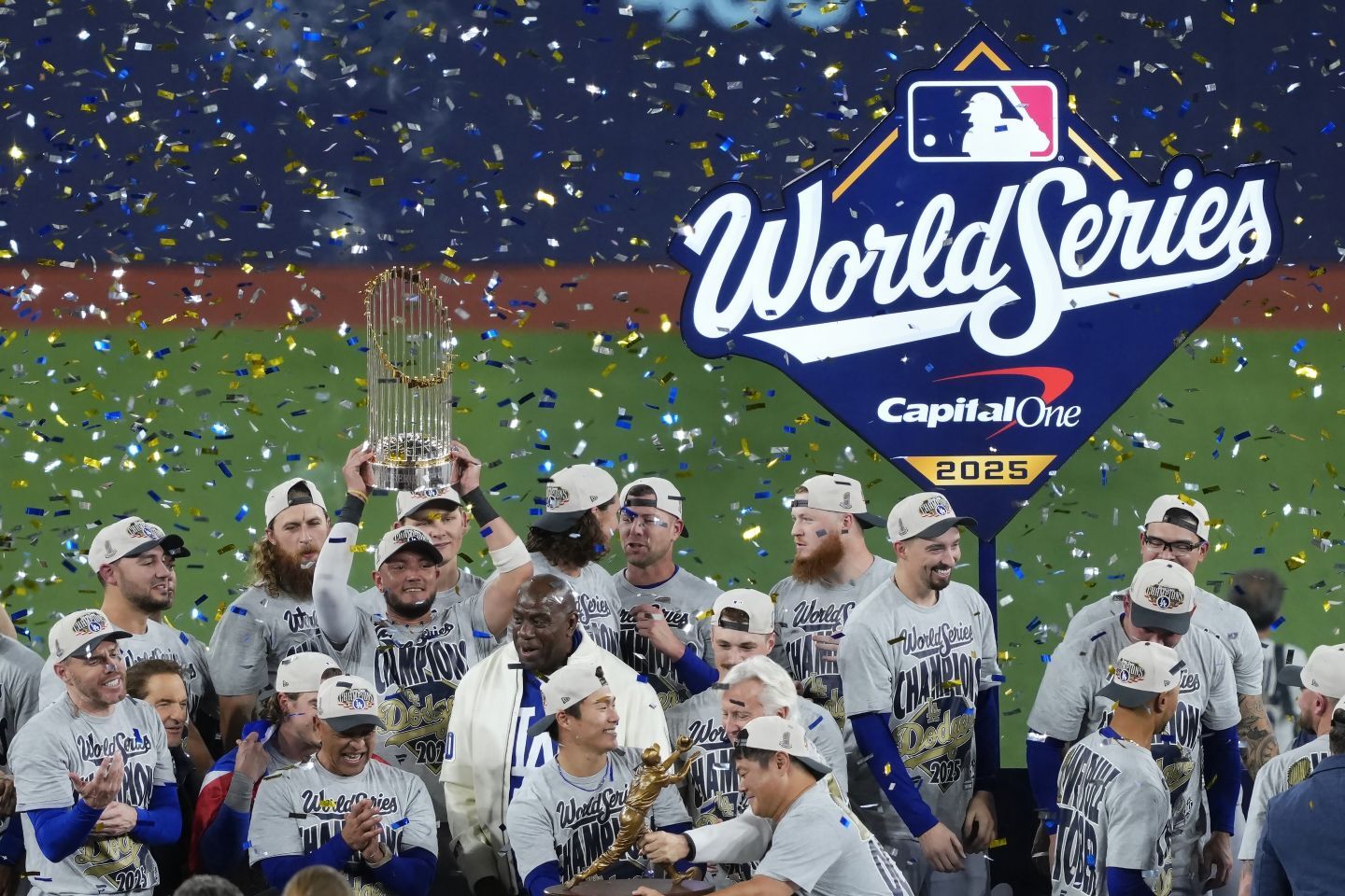 ワールドシリーズ連覇を達成したドジャース。ライバル球団の専門メディアも、その強さに注目している。(C) Getty Images