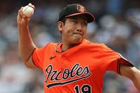 オリオールズの菅野智之。ダンス＆ボーカルグループ『BE:FIRST』メンバーとのツーショットを公開した。(C)Getty Images