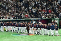 東京ドームで行なわれた侍ジャパンと韓国の強化試合で、観客席を盛り上げた韓国代表のチアガールが話題だ。(C)Getty Images