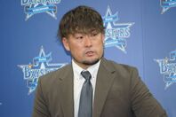 新監督との共闘で捕手陣強化を誓う戸柱。写真：萩原孝弘