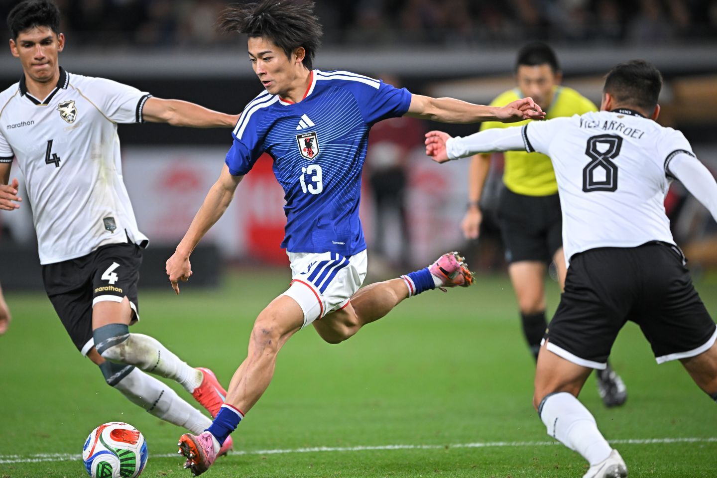 ボリビア戦で３点目を決めた中村。途中出場から１得点・１アシストの活躍を見せた。写真：金子拓弥（THE DIGEST写真部）