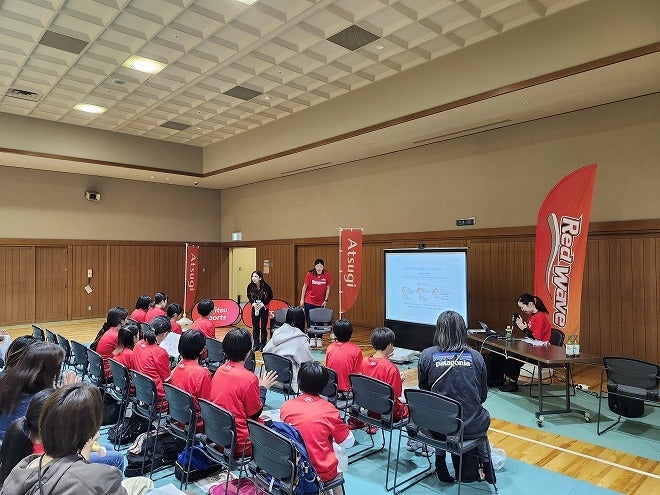 「アツギ株式会社」とコラボ。「スポーツ女子応援プロジェクト」として、この年代に知ってもらいたいジュニアブラの選び方などに関する講座も。