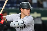 巨人・岡本和真のユニホーム姿で東京ドームに現われ、現地観戦した女優が話題となっている。(C)Getty Images