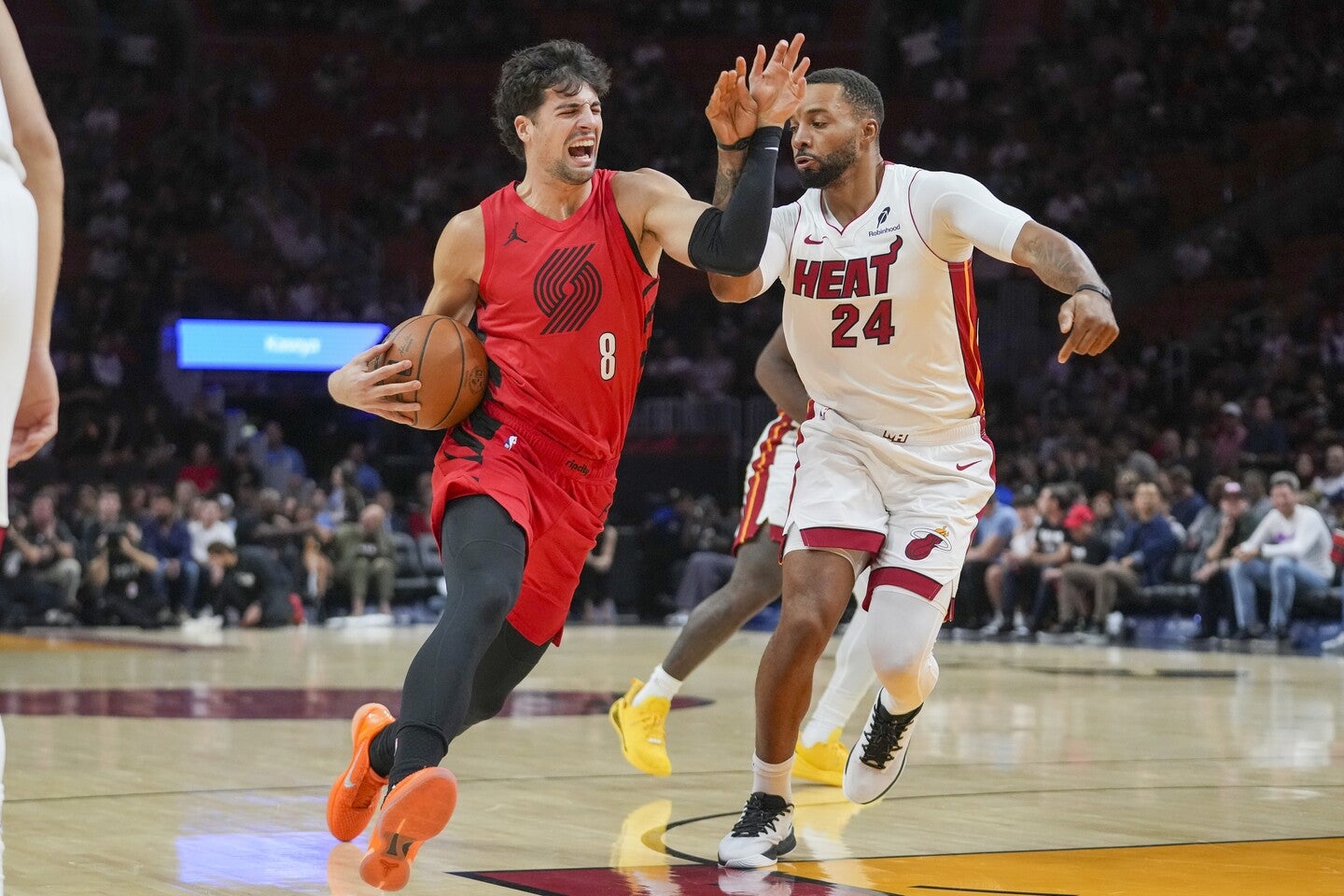 今季No.1の得点力を誇るヒート(右)やブレイザーズ(左)など、リーグ全体でペースが上がっている。(C)Getty Images