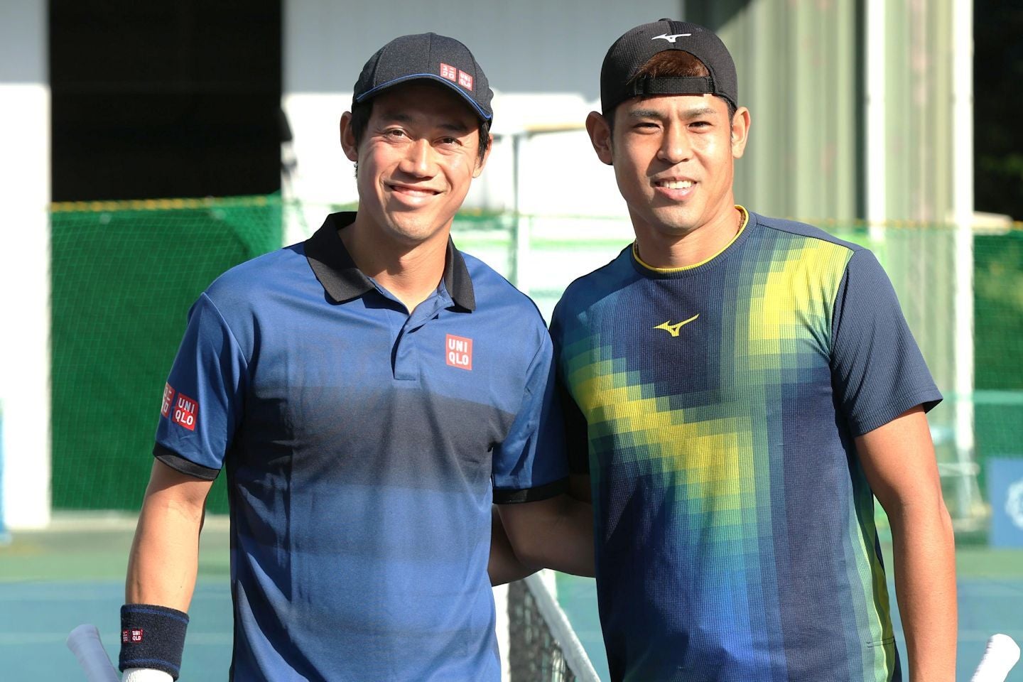 対戦前には「錦織攻略法」をあれこれ考えたという内田（右）だったが答えは見つからず、自身のテニスを貫くことで大きな勝利を手にした。写真＝滝川敏之