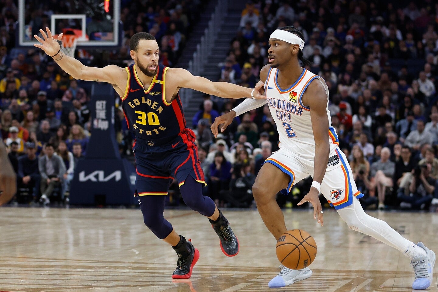 SGA(右)はカリー(左)の領域まで足を踏み入れられるか。(C)Getty Images