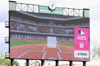 昨春のキャンプで試験導入もされたABS。来季の正式導入でMLBはどう変わるのか？　(C)Getty Images