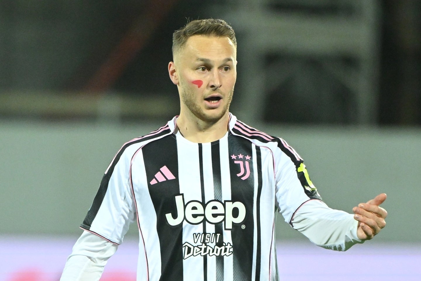 スパレッティ新監督の下、オランダ代表MFのコープマイネルスは３バックの左CBで出場している。(C)Alberto LINGRIA