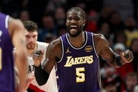 期待以上の活躍を続けるエイトン。ここからさらに数字を伸ばせれば、レイカーズは優勝候補になるかもしれない。 (C)Getty Images