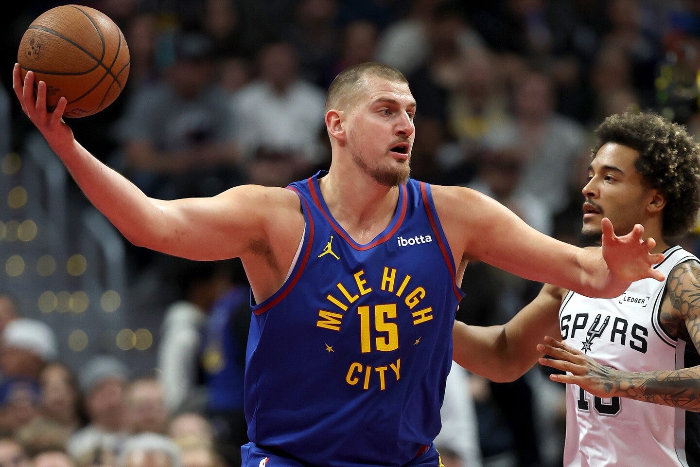 ヴァン・ガンディがヨキッチを「別次元の存在」と称賛した。(C)Getty Images