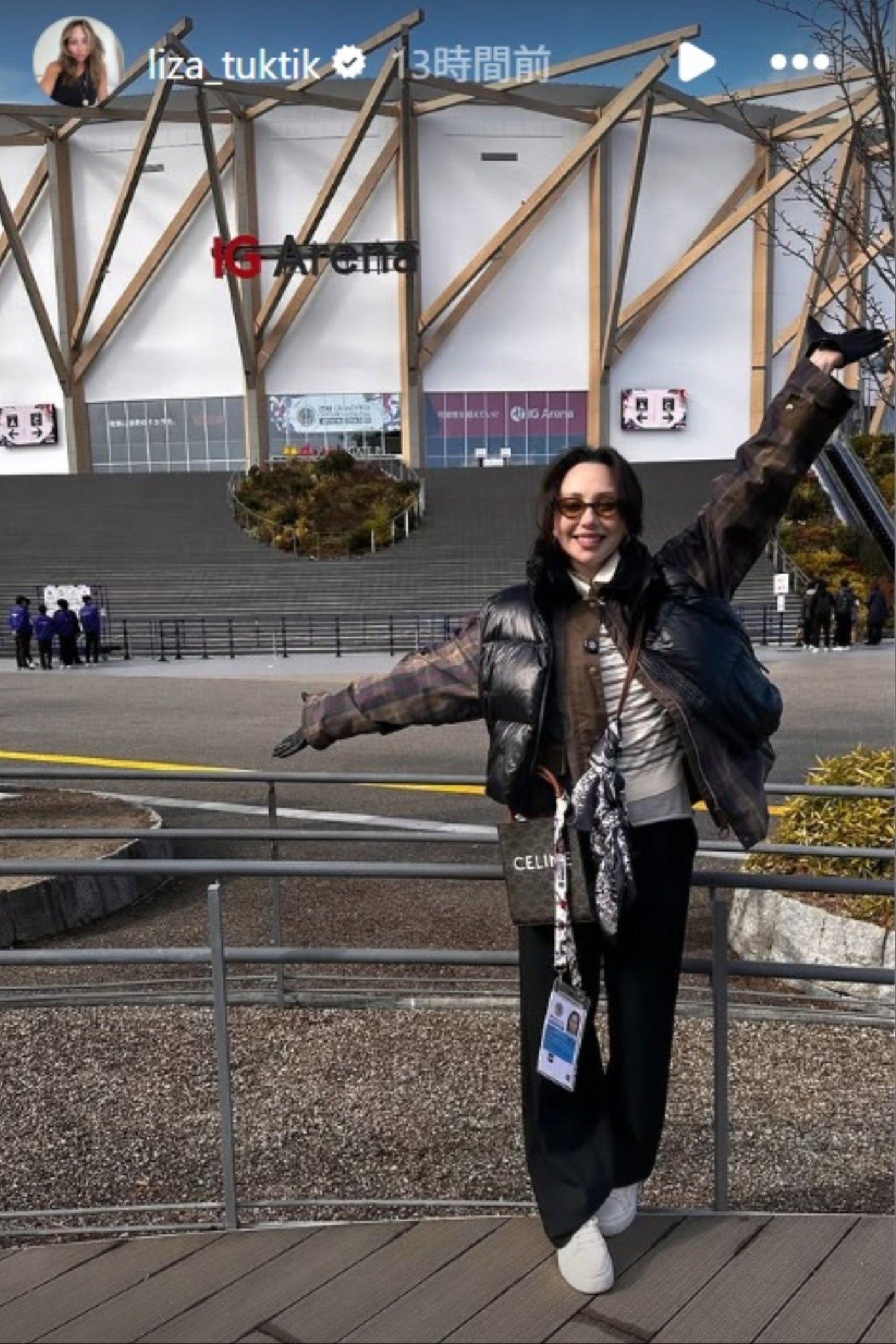 GPファイナルが開催されているIGアリーナを背景に記念撮影した元世界女王のトゥクタミシェワさん。写真はトゥクタミシェワ公式インスタグラムのスクリーンショット。