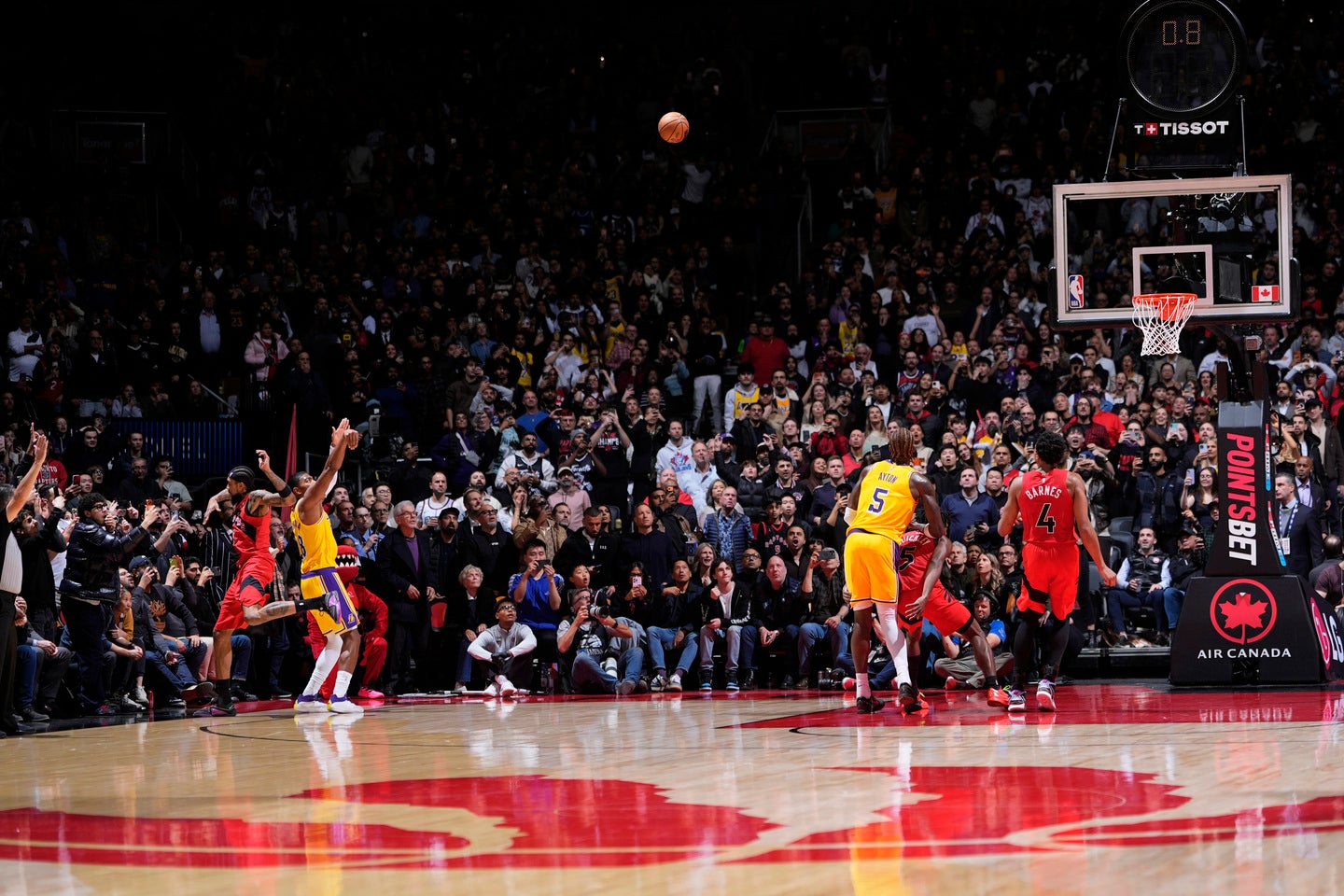 八村のブザービーターでレイカーズが劇的勝利を収めた。(C)Getty Images