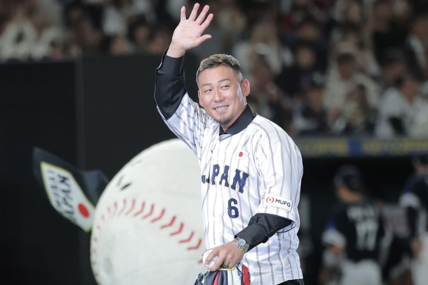 11月の侍ジャパン戦では始球式を務めた中田氏。写真：スポーツ報知/アフロ