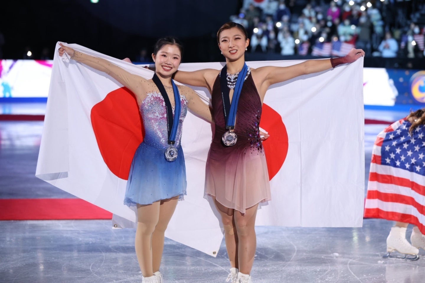 GPファイナル初出場の中井（左）。表彰式では坂本（右）と記念撮影に収まった。写真：永島裕基