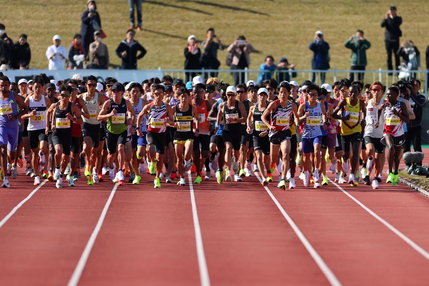 今年は設楽悠太と上野裕一郎のふたりが福岡国際マラソンのペースメーカーを務めた。写真：森田直樹/アフロスポーツ