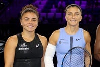 パオリーニ（左）が、ダブルスで多くの栄光を共にしてきたエラーニ（右）を、技術面の新たな支えとしてチームに迎え入れた。（C）Getty Images