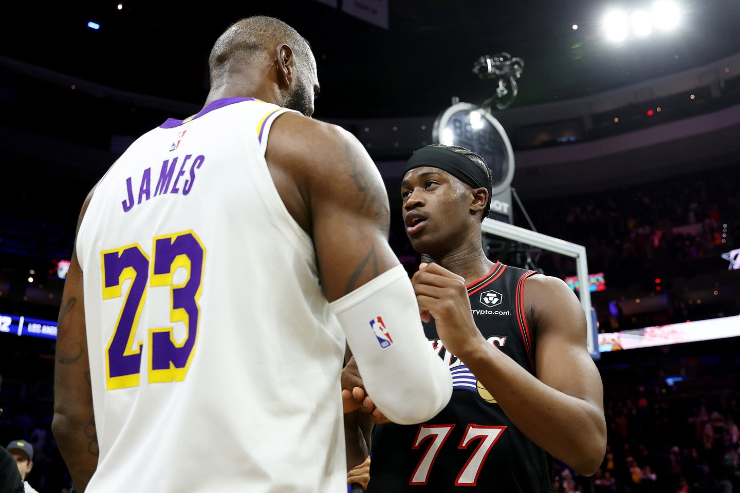 20歳のエッジコム(右)にとって40歳のレブロン(左)は子どもの頃から憧れの存在だった。(C)Getty Images