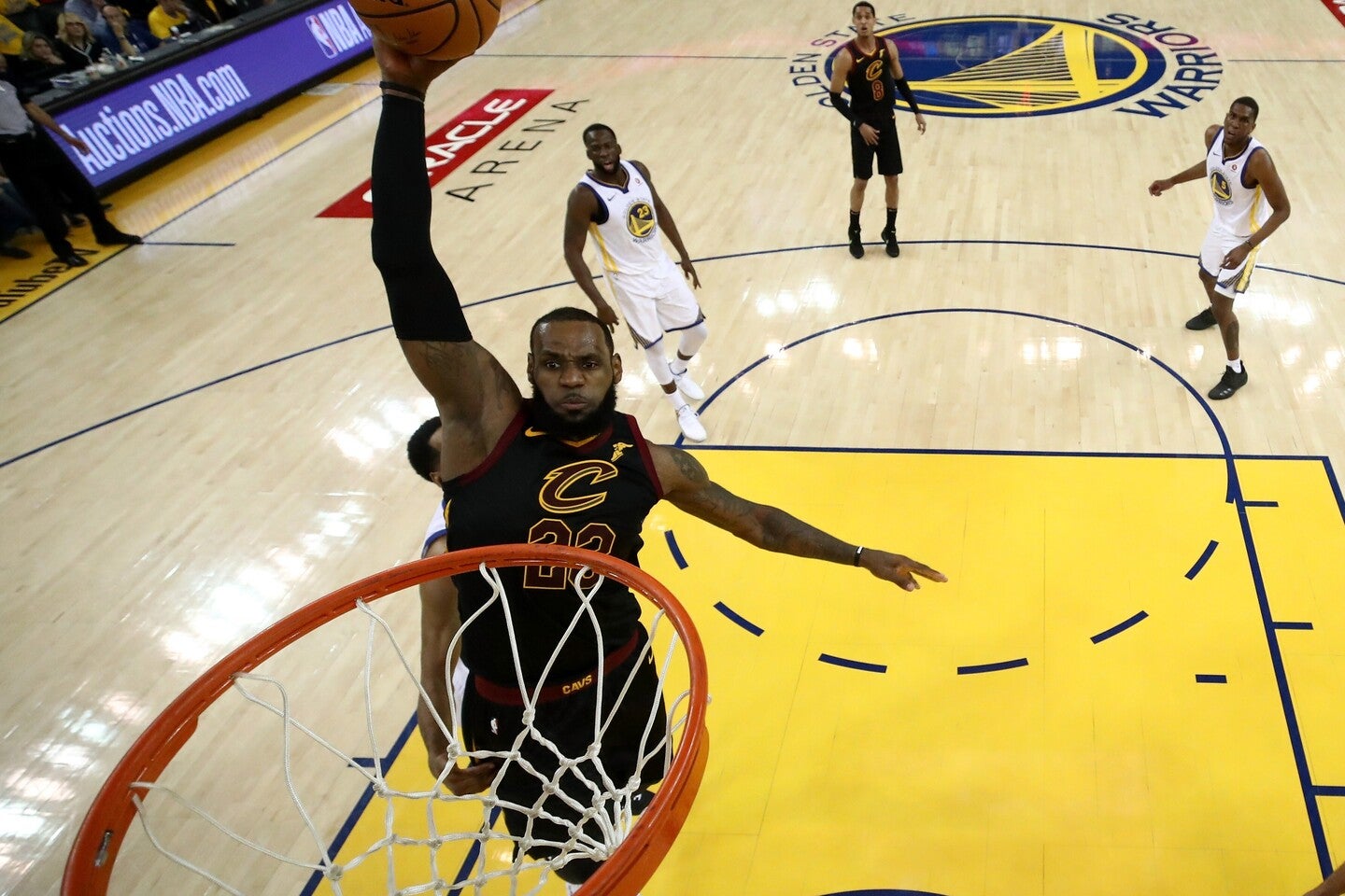 レブロンが自身のベストシーズンに挙げたのは、キャブズ最終年となる2017－18シーズンだった。(C)Getty Images