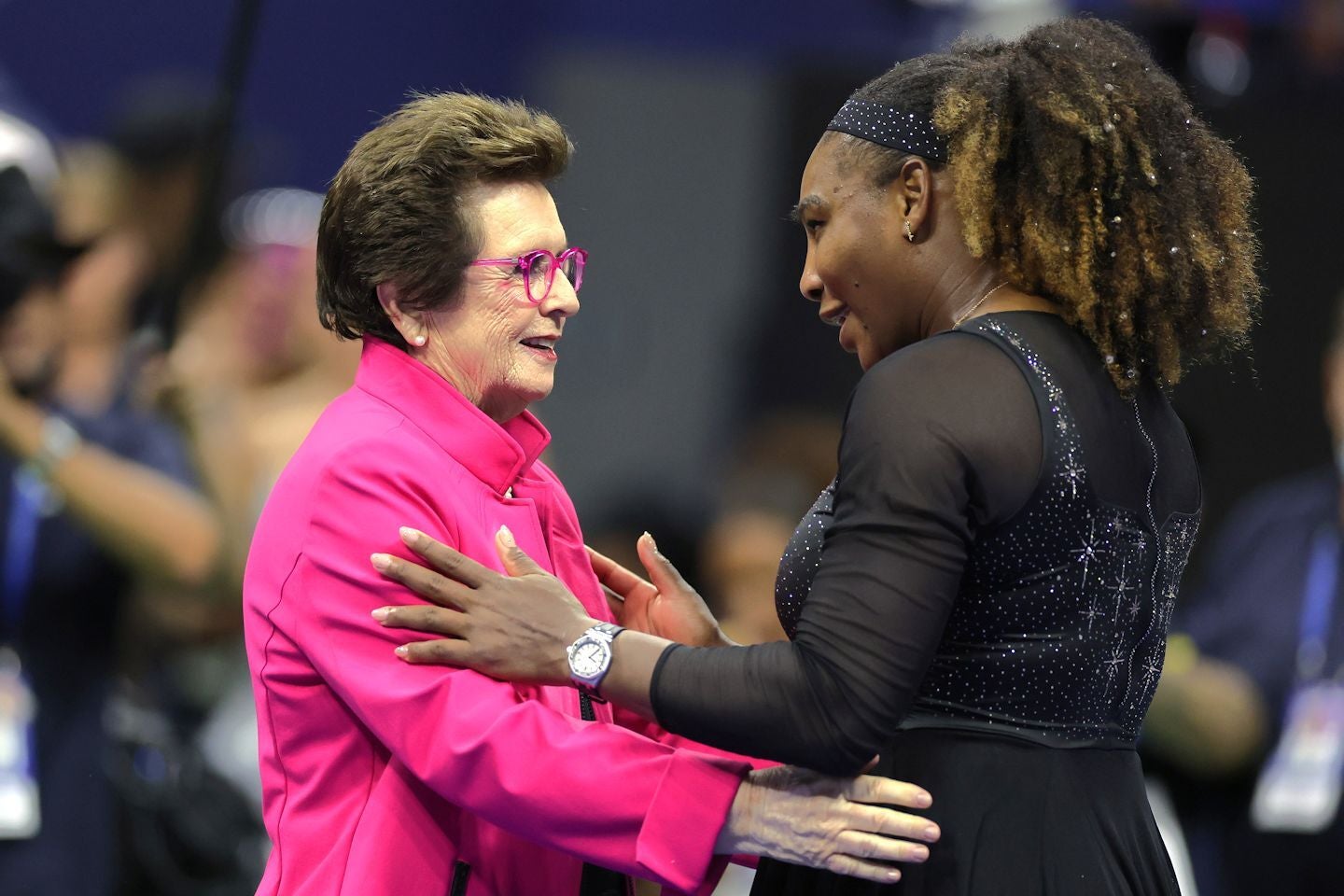 現在44歳になった元女王セレナ（右）の現役復帰の噂に対してキング夫人（左）は本人が望むならコートに立つべきだと考えているようだ。(C)Getty Images