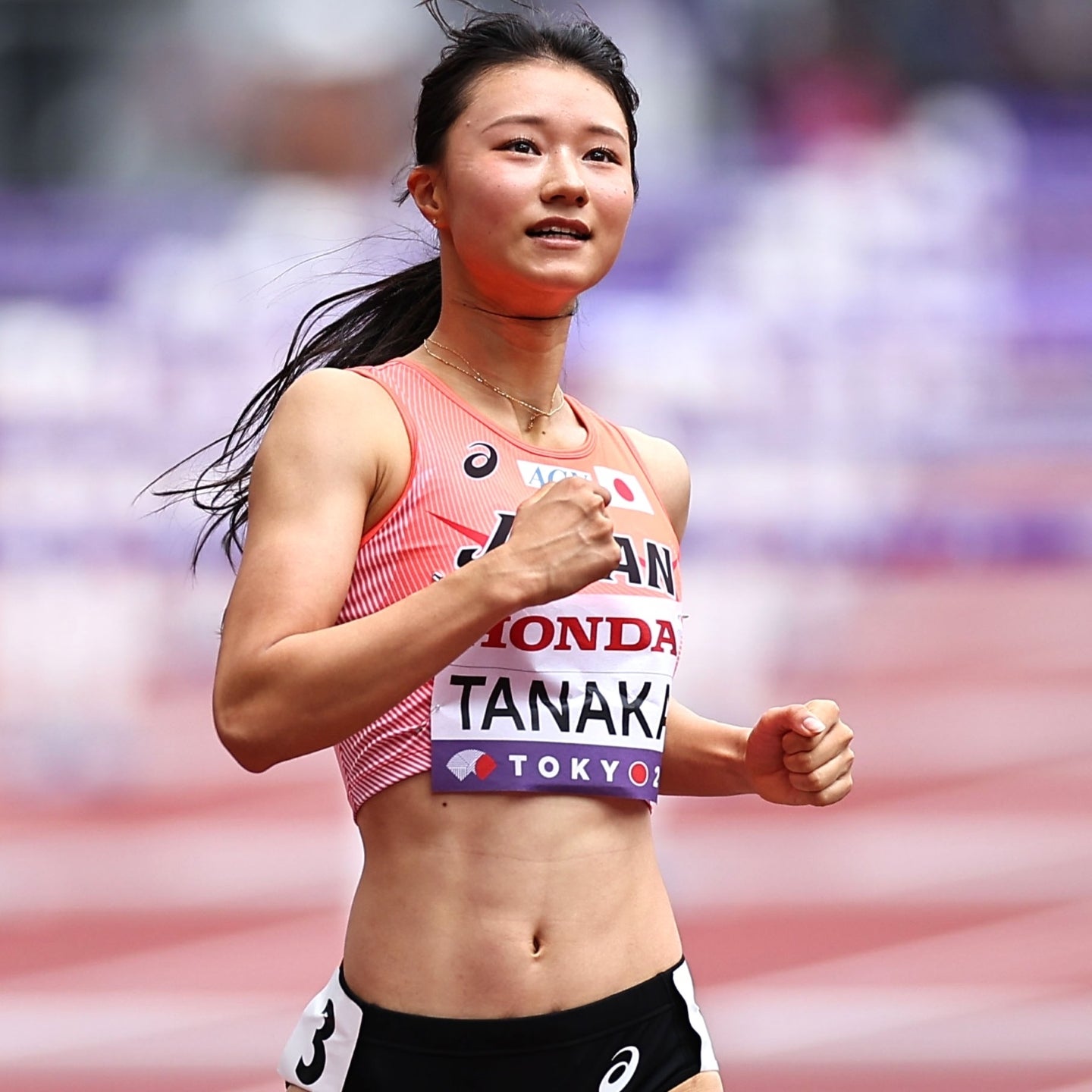 自慢のロングヘアをバッサリカットした田中。新鮮なイメチェン姿を披露した。写真：梅月智史（THE DIGEST写真部）