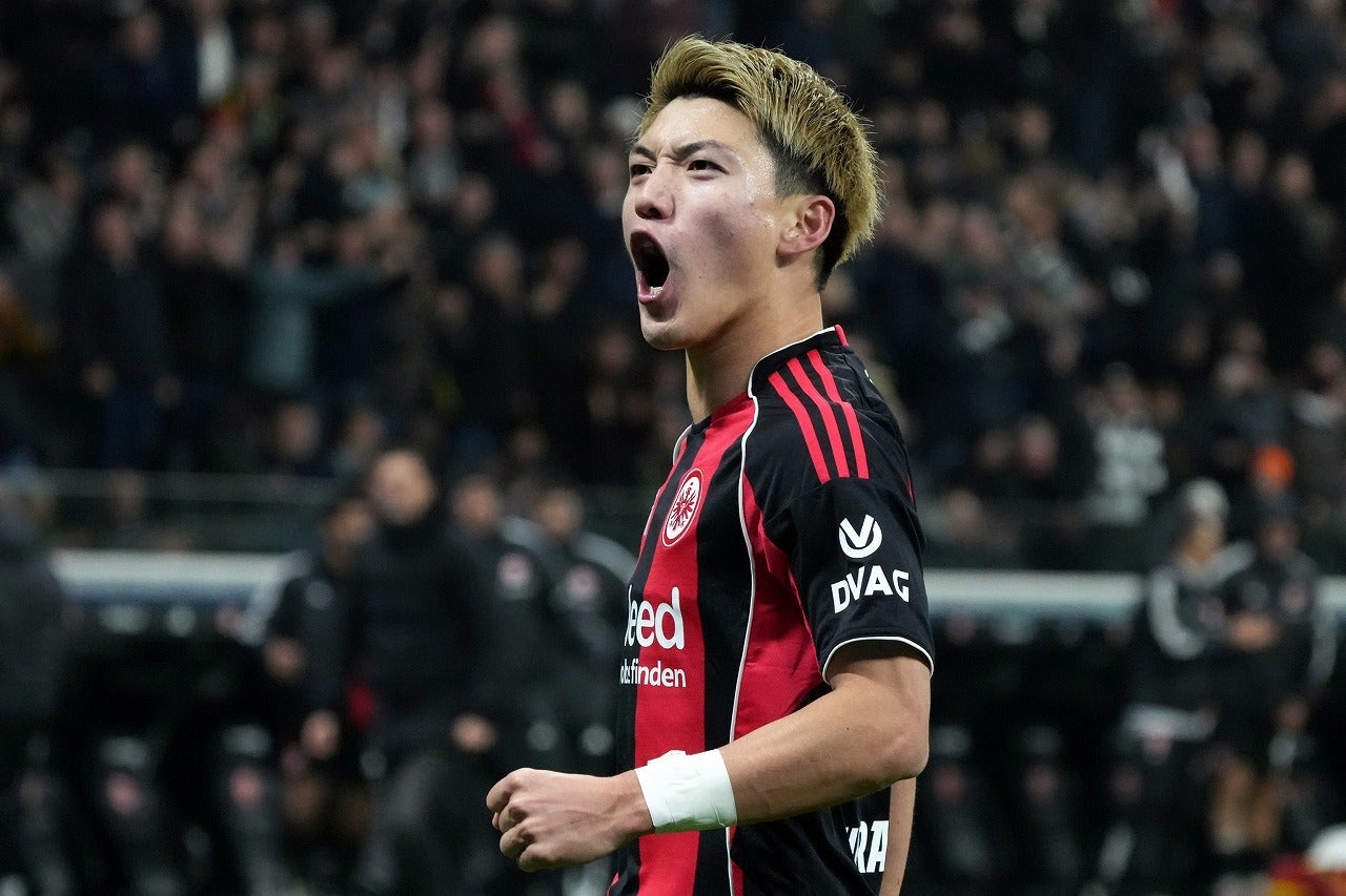 華麗なステップのドリブルから決勝点を決めたフランクフルトの堂安。(C)Getty Images