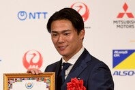初の大賞を受賞した山本。写真：鈴木颯太朗