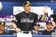 ソフトバンクが小久保監督の留任を発表。26年からの３年契約だという。写真：鈴木颯太朗