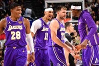 ドンチッチを中心に乱打戦を制したレイカーズが連勝を飾った。(C)Getty Images