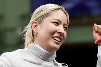 フェンシング五輪銅メダリストの江村が私服姿を見せた。(C)Getty Images