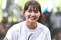 10年ぶりにソフトバンク優勝旅行に参加した細川さん。ハワイを満喫する様子を連日紹介している。写真：産経新聞社