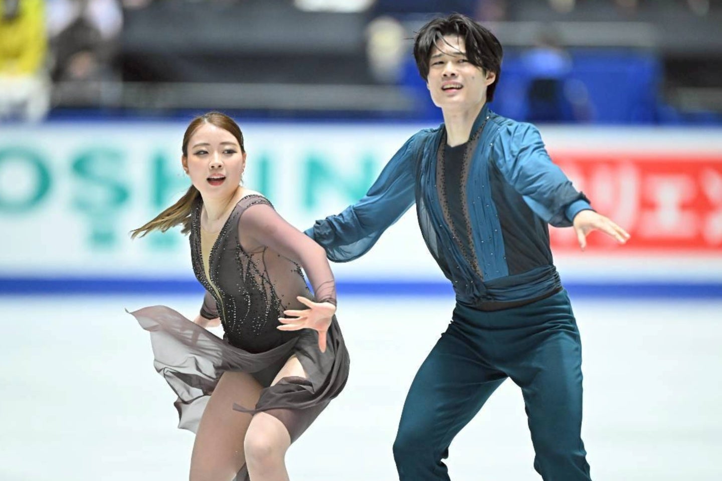 紀平（左）と西山（右）のカップル“りかしん”。写真：金子拓弥（THE DIGEST写真部）